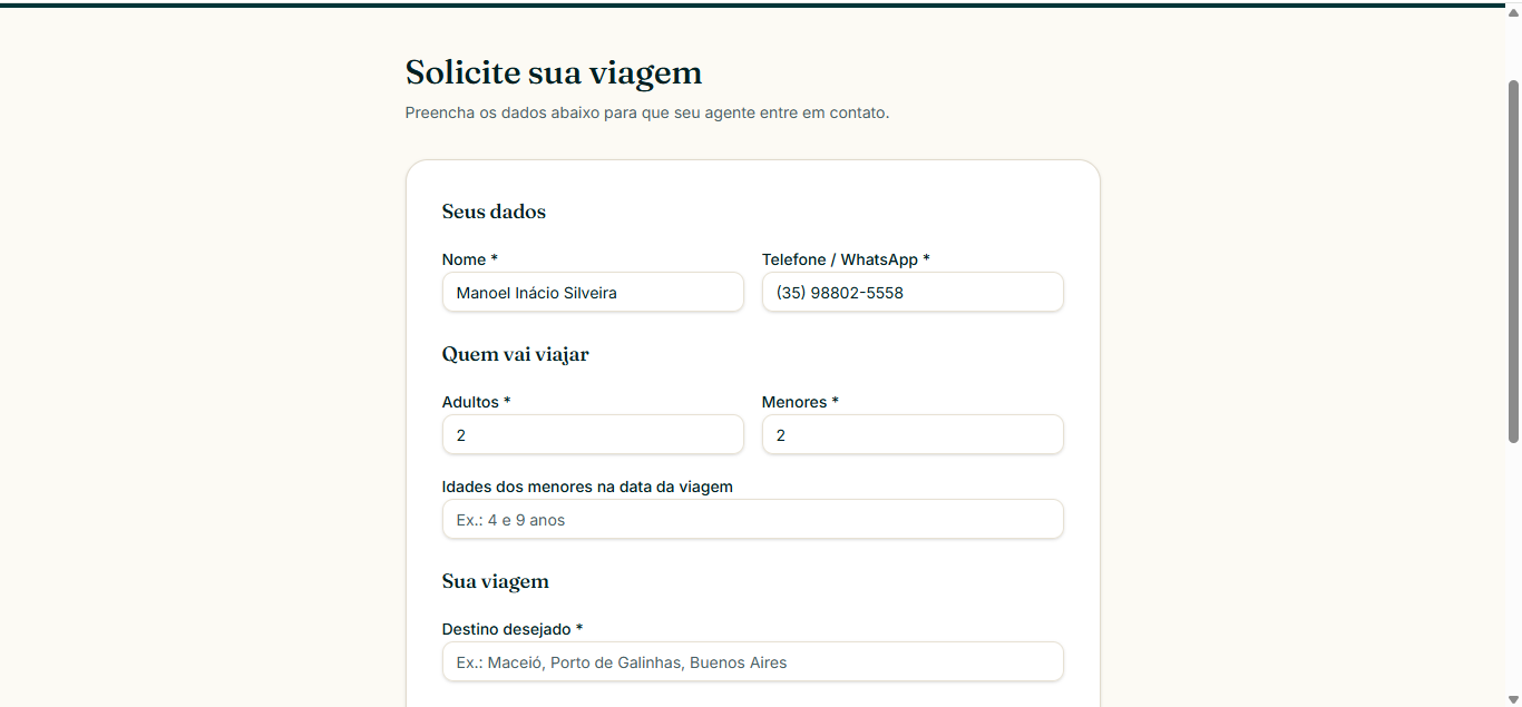 Formulário de solicitação de viagem do Voyali, com campos de nome, telefone, quantidade de viajantes e destino desejado.